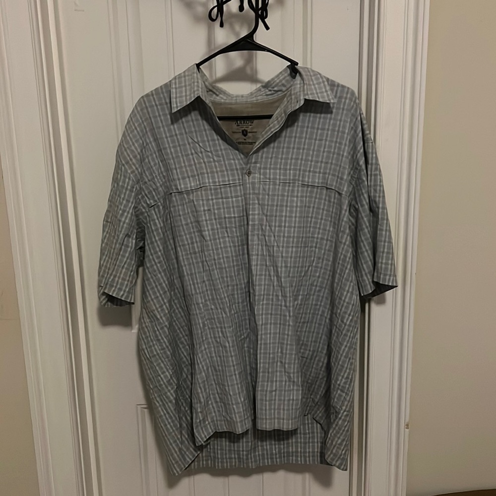 Arrow short-sleeves plaid button up